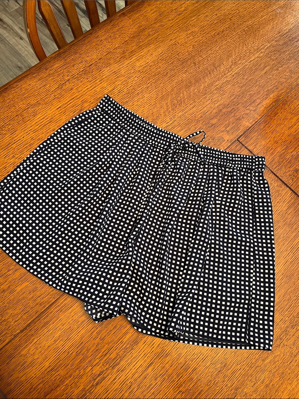J CREW MERCANTILE Women’s Navy and White Gingham Shorts, size M